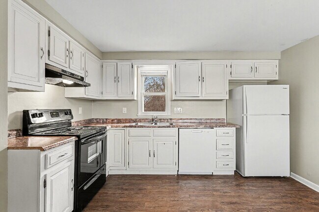 Building Photo - 2 Bedroom Newly Updated Apartment Rental - $950.Month