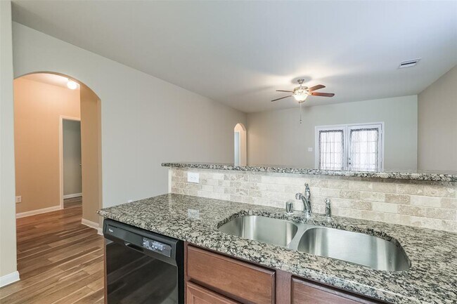 Building Photo - 5114 Harbor Palm Dr