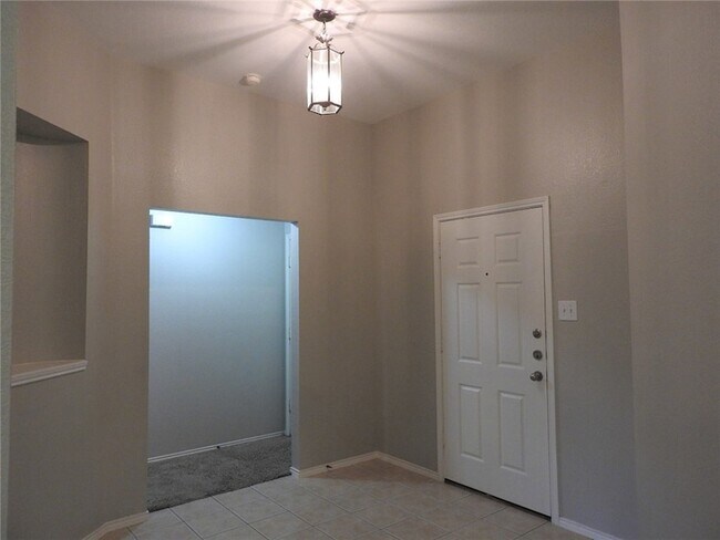 Building Photo - 6006 Holly Crest Ln
