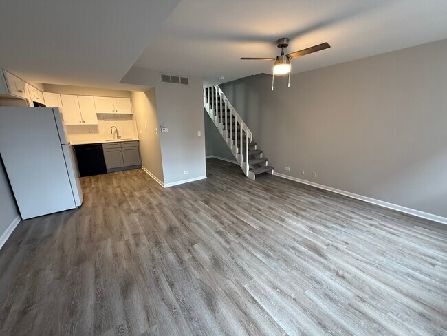 Building Photo - 744 W Gordon Terrace