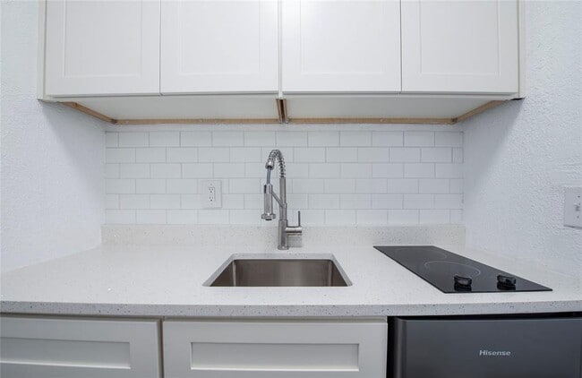 Building Photo - 717 E Gulf Blvd