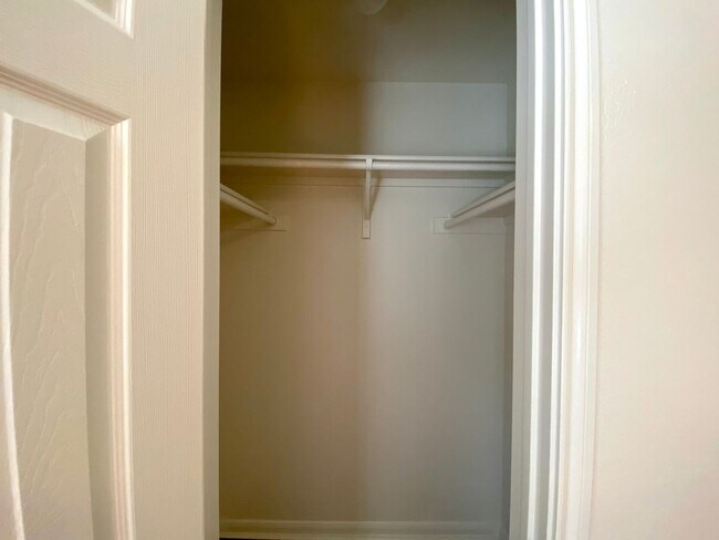 Building Photo - 3 Bedroom Townhouse Condo-North Austin!