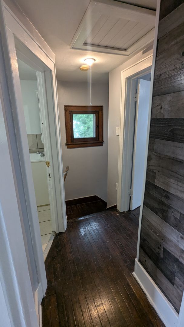 Building Photo - Charming 3-bedroom, 1-bathroom home locate...