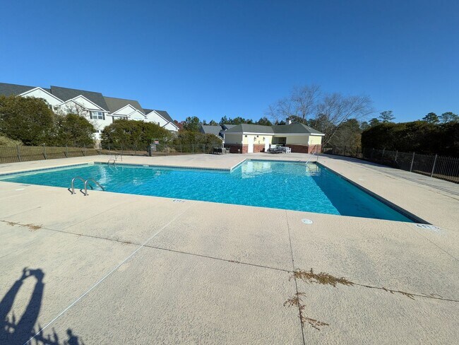 Building Photo - Beautiful 3 Bedroom, 2.5 Bath Home Located in the Kings Grant Golf Community!