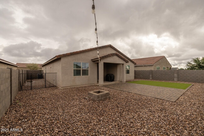 Building Photo - 36810 N Camarillo Dr