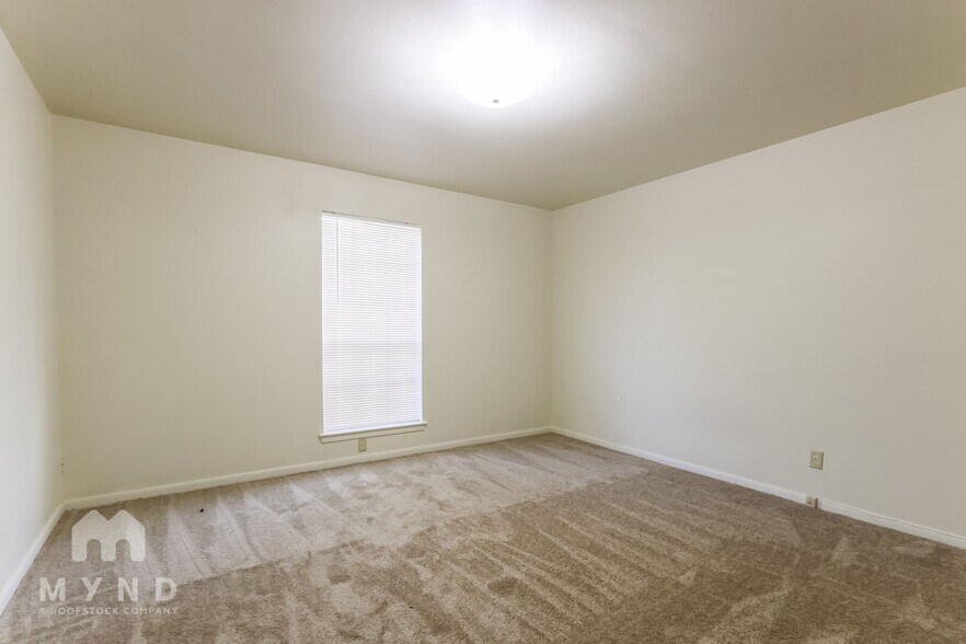 Building Photo - 1502 Maple St