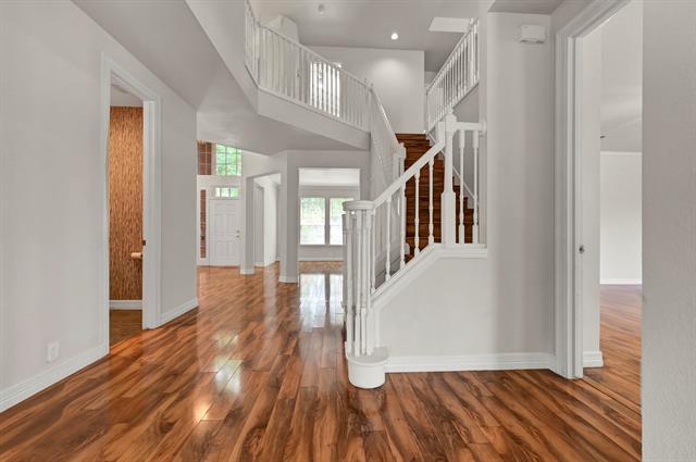 Building Photo - 306 Canyon Lake Dr