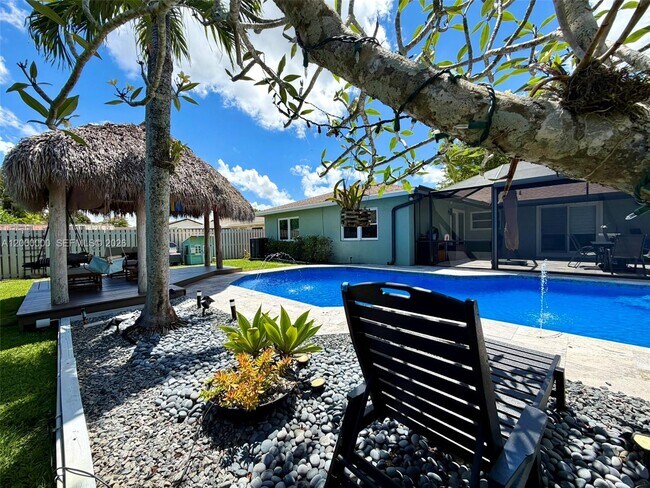 Building Photo - 5704 SW 116th Ave