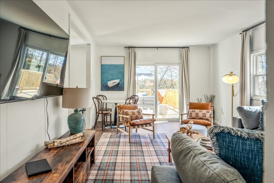 Building Photo - 117 Pond Rd