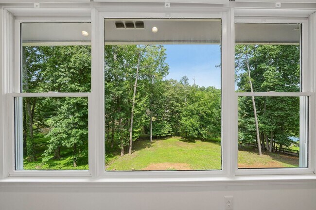 Building Photo - 5 Bedroom Two Story Colonial Home in Walton HS District