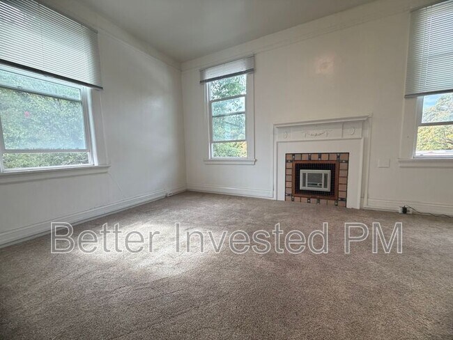 Building Photo - 526 B St