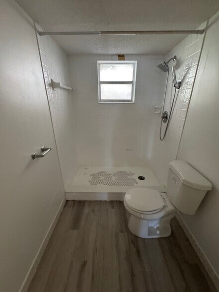 Building Photo - 403 NW 68th Ave
