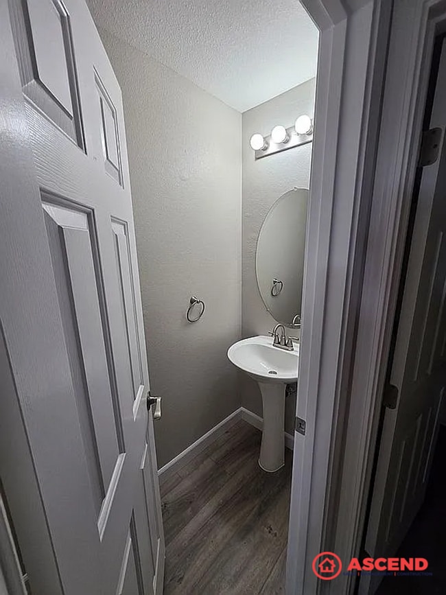 Building Photo - Beautiful Home in the Southwest!