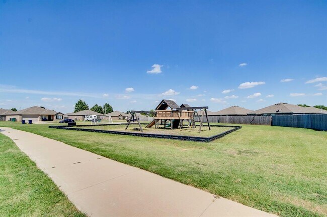 Building Photo - 2217 Stella Rd