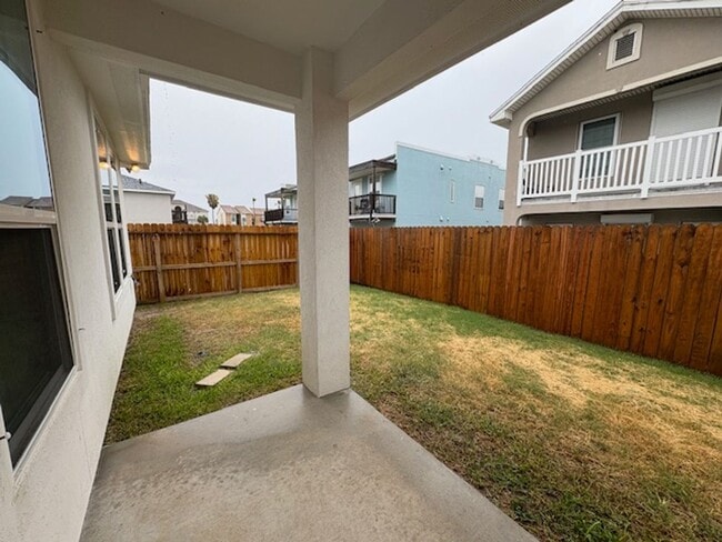 Building Photo - DFB966