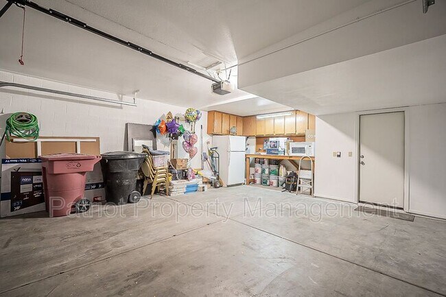 Building Photo - 10527 E Fanfol Ln