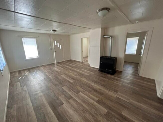 Building Photo - Cute Country Home!!