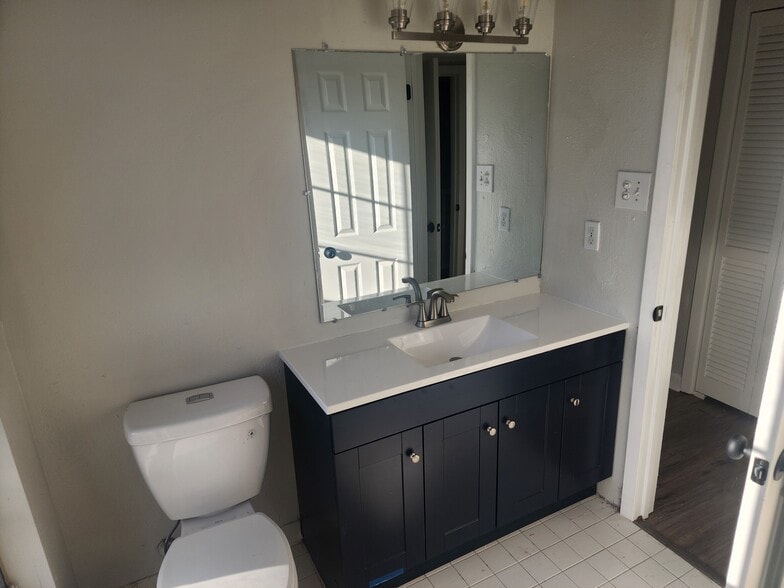 Building Photo - 4801 Grammar Ave