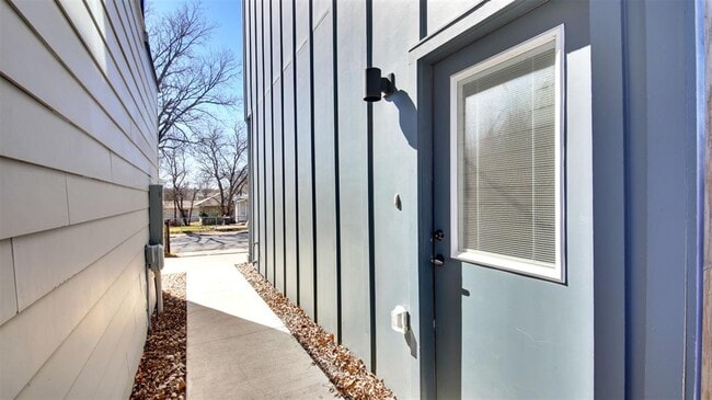 Building Photo - 7601 Carver Ave