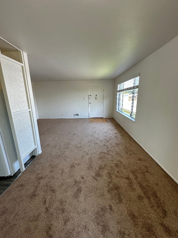 Building Photo - 472 Lincoln Cir