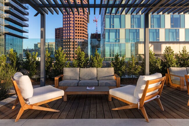 Building Photo - Brand New Luxury unit in the Heart of Downdown LA