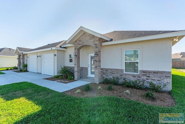 Building Photo - 18 S Bay Hill Dr