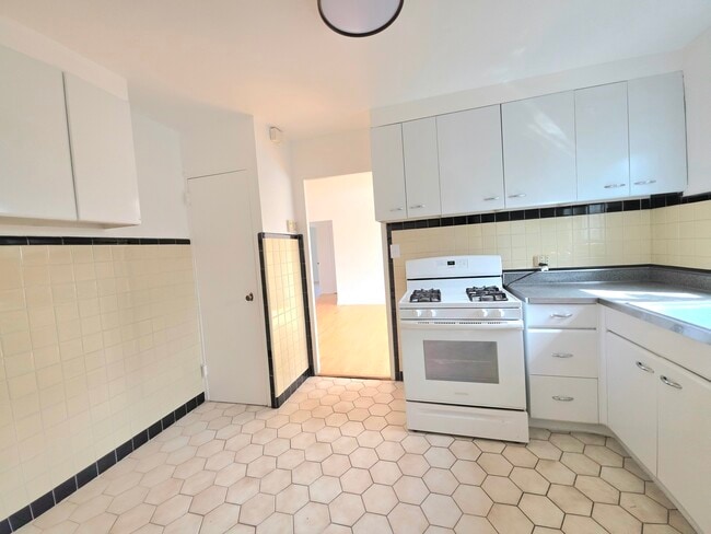 Building Photo - 1100 N Harlem Ave