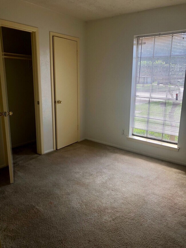 Building Photo - Coming Soon ! Nice 4 Bed Room Home in North Houston Area