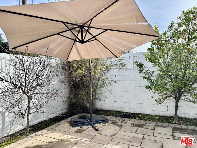 Building Photo - 128 S Swall Dr