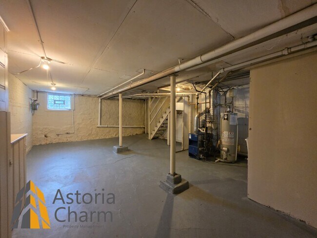 Building Photo - 3016 Pelham Ave