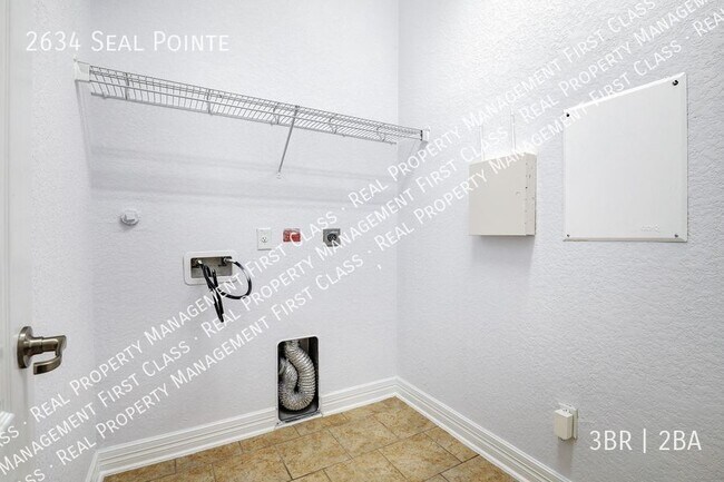 Building Photo - 2634 Seal Pointe