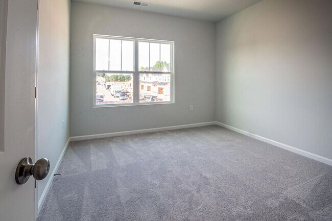 Building Photo - 214 Bedivere Ln