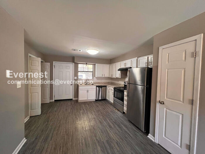 Building Photo - 1800 Labette Manor Dr