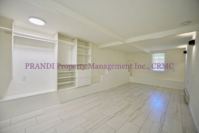 Building Photo - Available now!  3 Bedroom Gerstle Park home