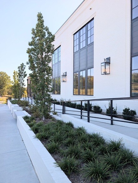 Building Photo - 1025 Southwalk Dr