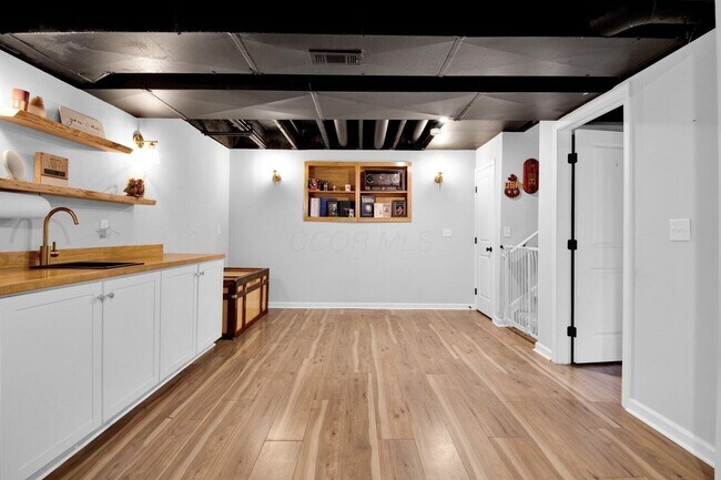 Building Photo - 354 Passina Rd