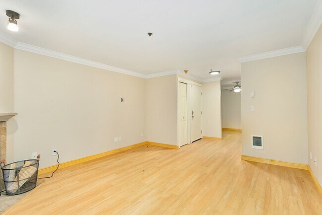 Building Photo - Cozy 2 bedroom, 2 bathroom condo- Federal Way Area