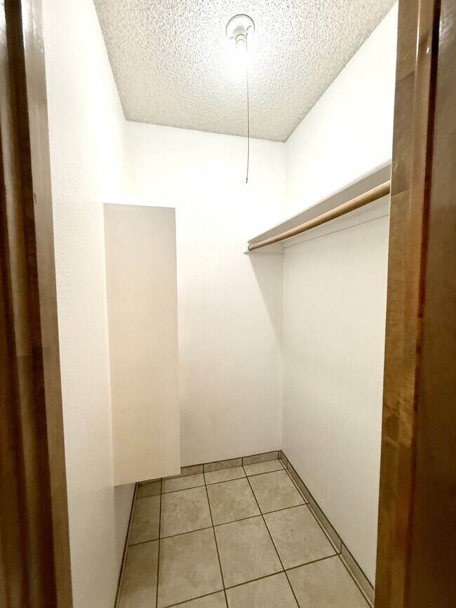 Building Photo - 2302 Shenandoah Dr