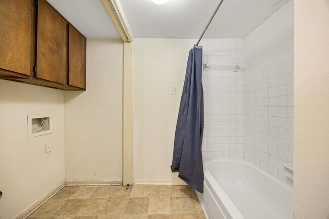 Building Photo - 8517 Hearth Dr