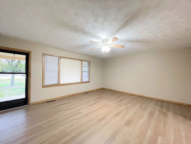 Building Photo - 2 bed brick home outside town