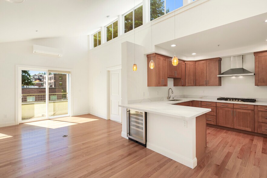 Primary Photo - 719 2nd Ave W