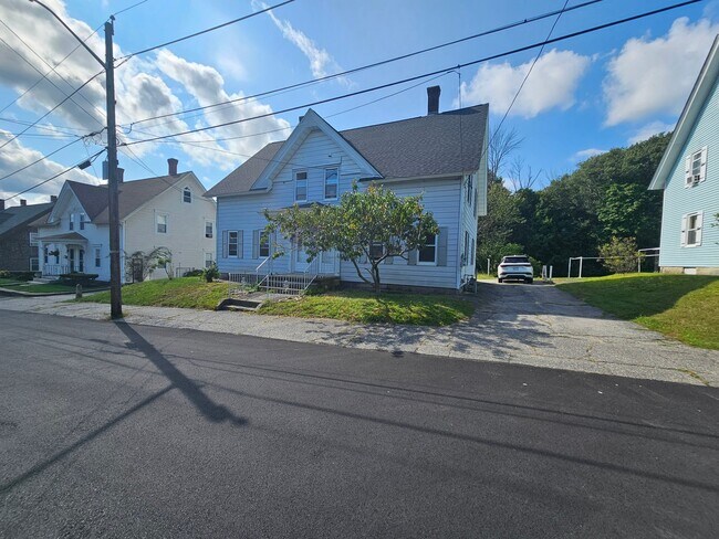 Building Photo - 13-15-15 Maple St