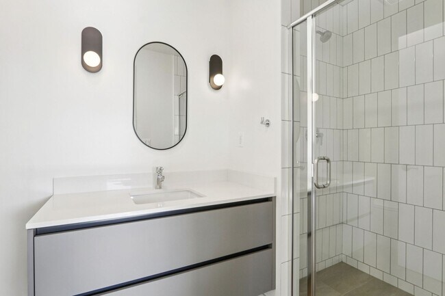 Building Photo - 1422 Tamarind Ave