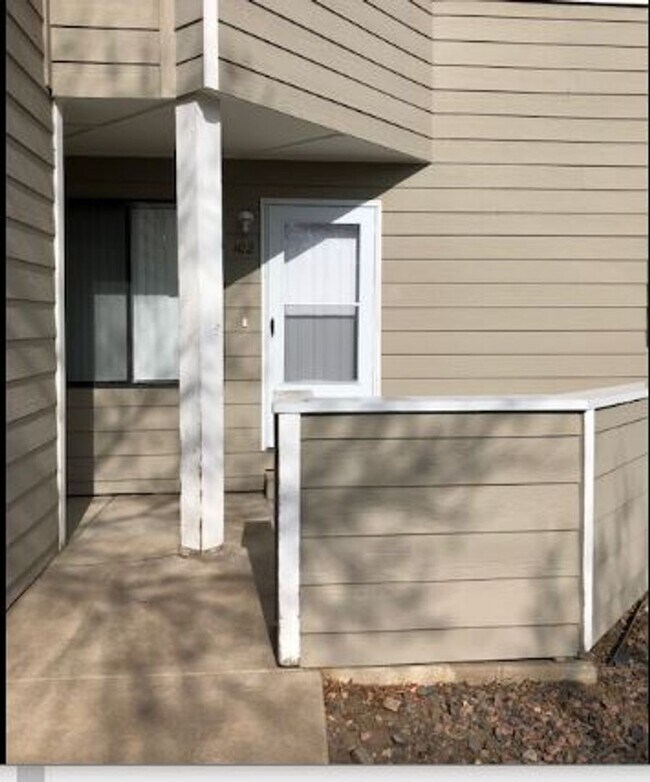Building Photo - 2 BR/1BA | Fresh and Clean Unit | Front Patio| Fireplace in living room!