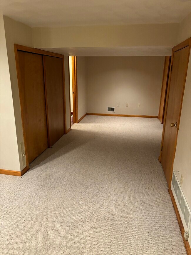Building Photo - 309 Dogwood Dr