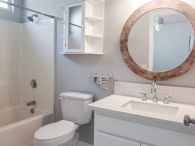 Building Photo - 51305 Avenida Vallejo