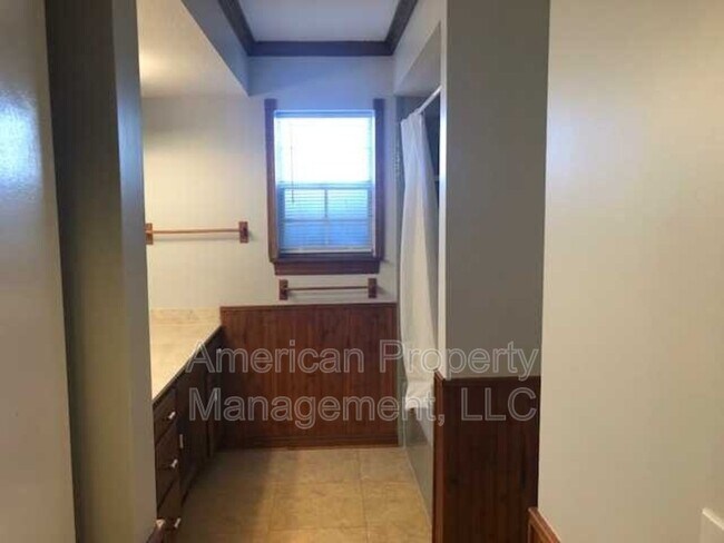 Building Photo - 3812 S Dogwood Ave
