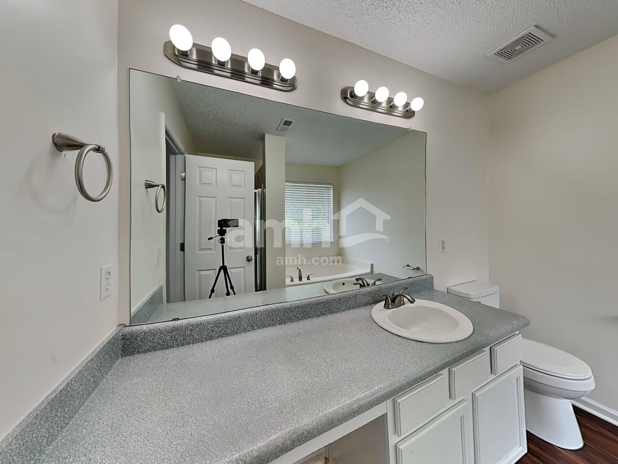 Building Photo - 4104 Hunters Trail Dr