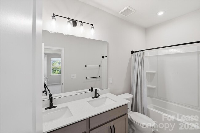 Building Photo - 423 Vinroot Aly