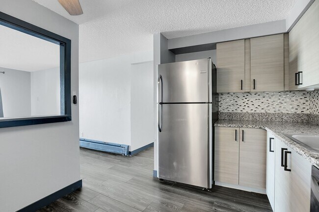 Building Photo - 1 Bedroom, 1 bath, 3rd floor Apartment
